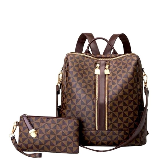 Large Capacity Backpack With Wristlet - Picture 2 of 10